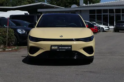 Car image 4