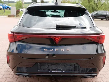 Car image 32