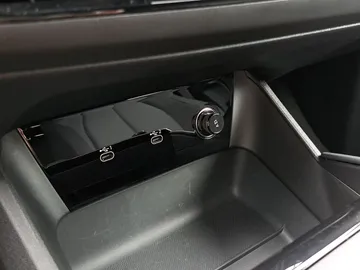 Car image 33