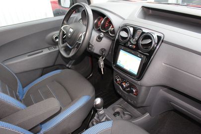 Car image 19