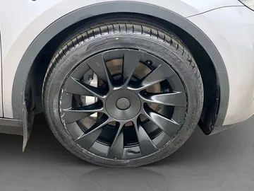 Car image 35