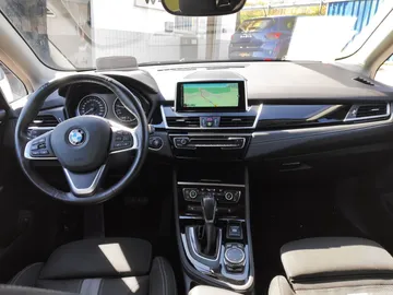 Car image 32