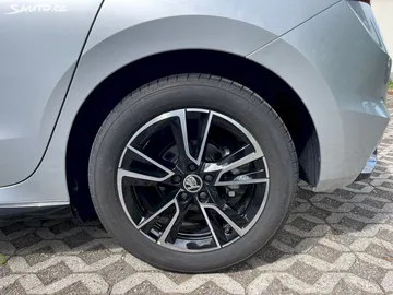 Car image 26