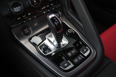 Car image 30