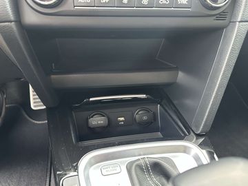 Car image 32