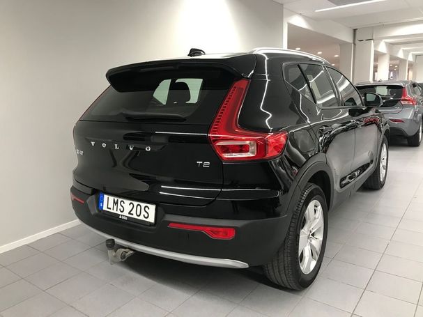 Volvo XC40 T2 Momentum 95 kW image number 2