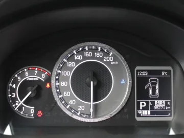 Car image 26