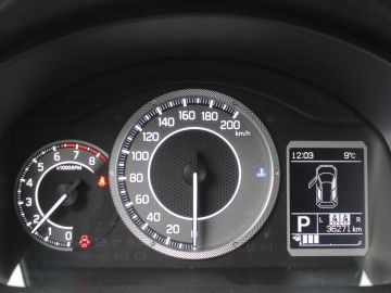 Car image 26