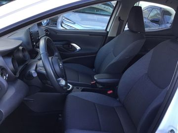 Car image 14