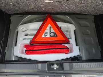 Car image 24