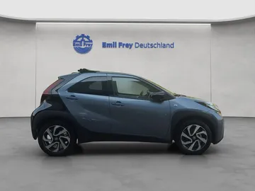 Car image 4