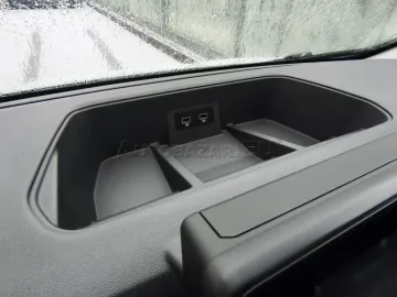 Car image 36