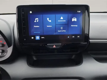 Car image 18