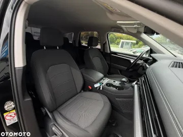 Car image 40