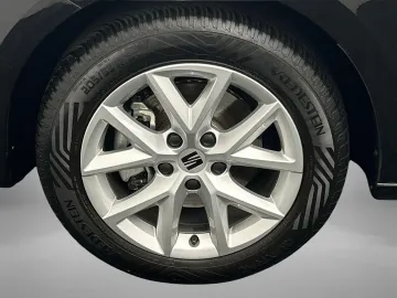 Car image 26