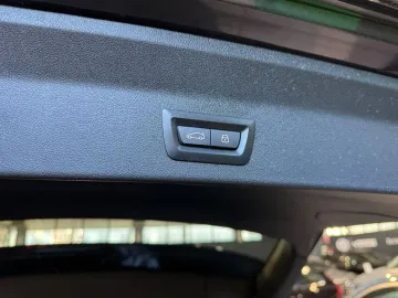 Car image 40