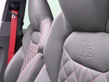 Car image 49