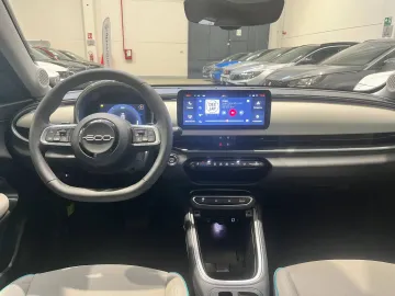 Car image 16