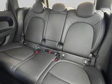 Car image 32