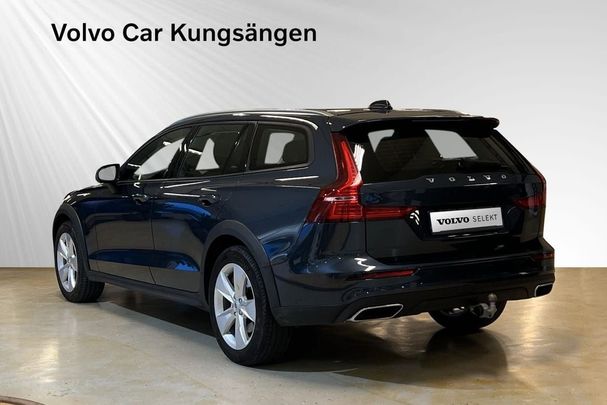 Volvo V60 Cross Country D4 AWD 141 kW image number 3