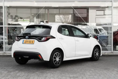 Car image 5