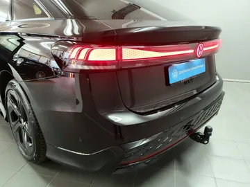 Car image 32