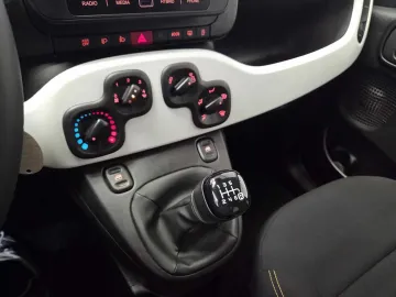 Car image 19
