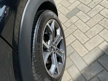 Car image 29