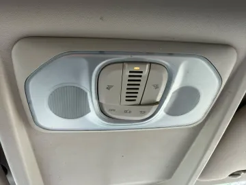 Car image 44