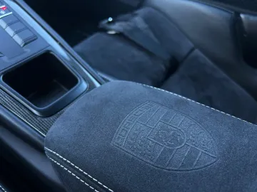Car image 30