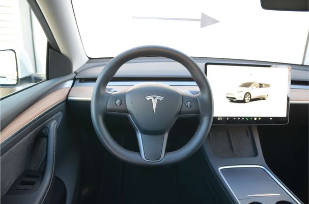 Tesla Model Y Long Range AWD 258 kW image number 14