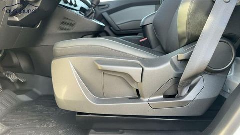 Car image 32