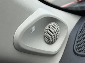 Car image 31