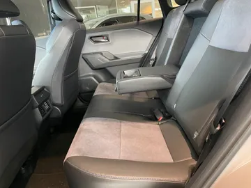Car image 27