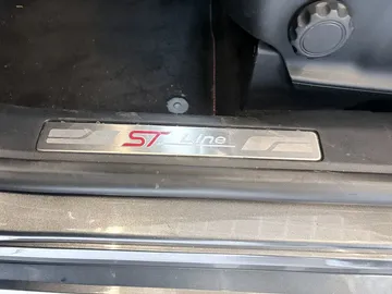 Car image 30