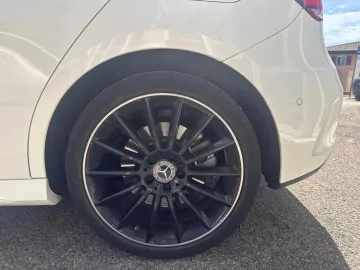 Car image 40