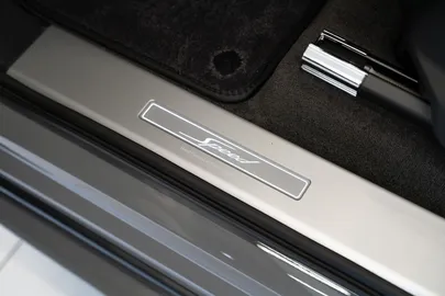 Car image 25