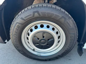 Car image 28