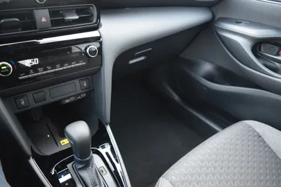 Car image 21