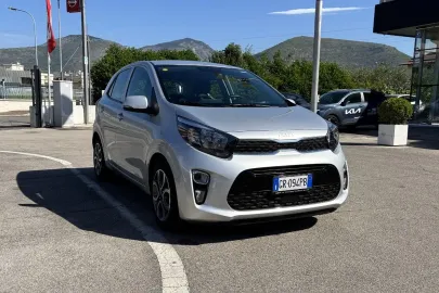 Car image 3