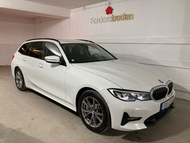 BMW 330e Touring xDrive Sport Line 216 kW image number 1