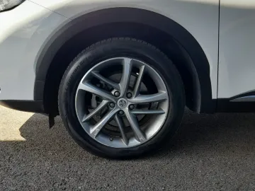 Car image 32