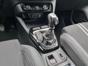 Car image 27
