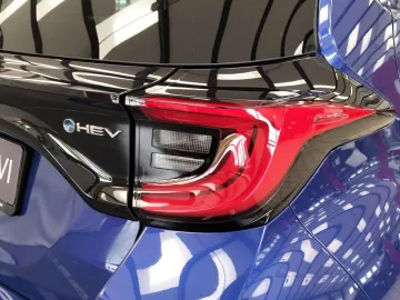 Car image 17