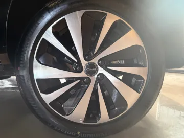 Car image 28