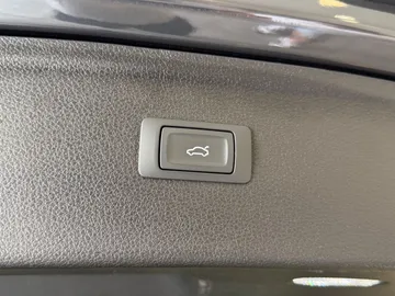 Car image 36