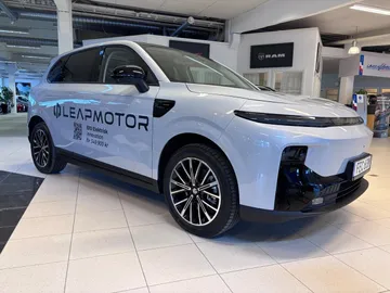 Car image 2