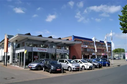 Car image 14