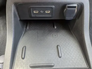 Car image 33