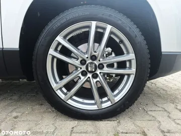 Car image 35